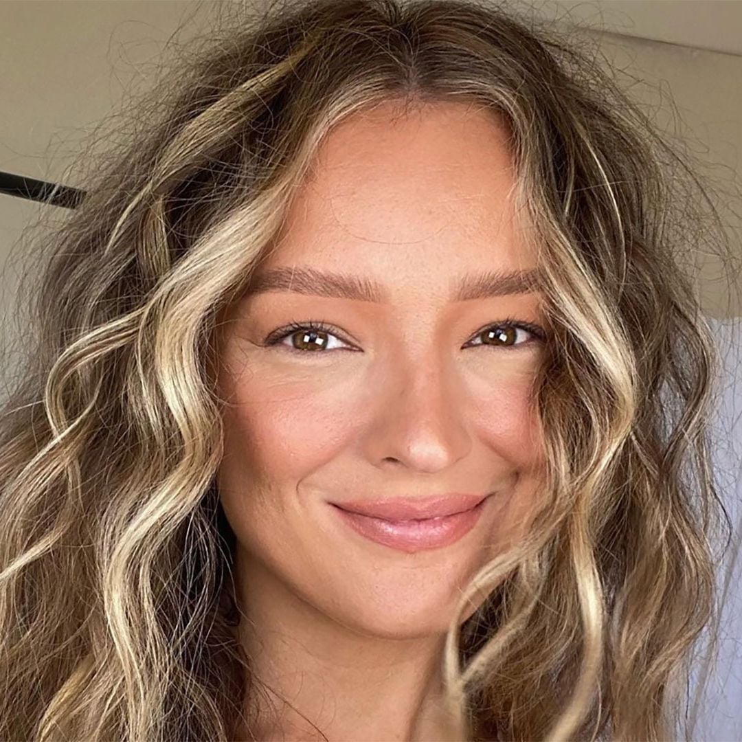 Medium Brown With Blonde Highlights Mid-Back Layers Medium Brown With Blonde Highlights Mid-Back Layers — Highlights on Brown Hair