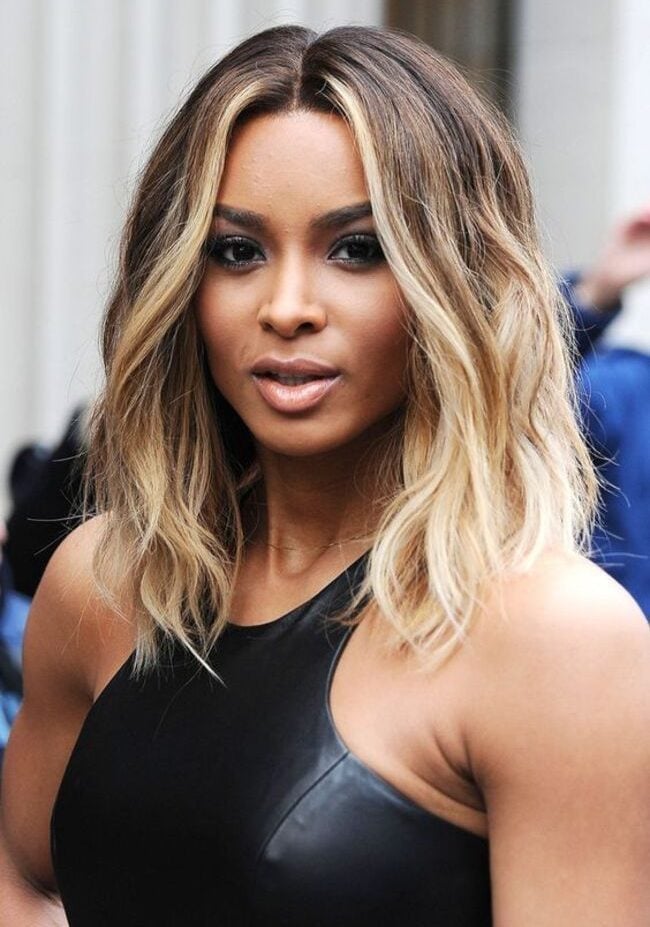 Collarbone Lob With Blonde Highlights Collarbone Lob With Blonde Highlights — Highlights Trends
