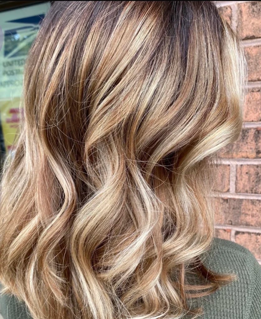 Dark Blonde With Ash Blonde Highlights Collarbone, Natural Texture Dark Blonde With Ash Blonde Highlights Collarbone, Natural Texture — Highlights Trends