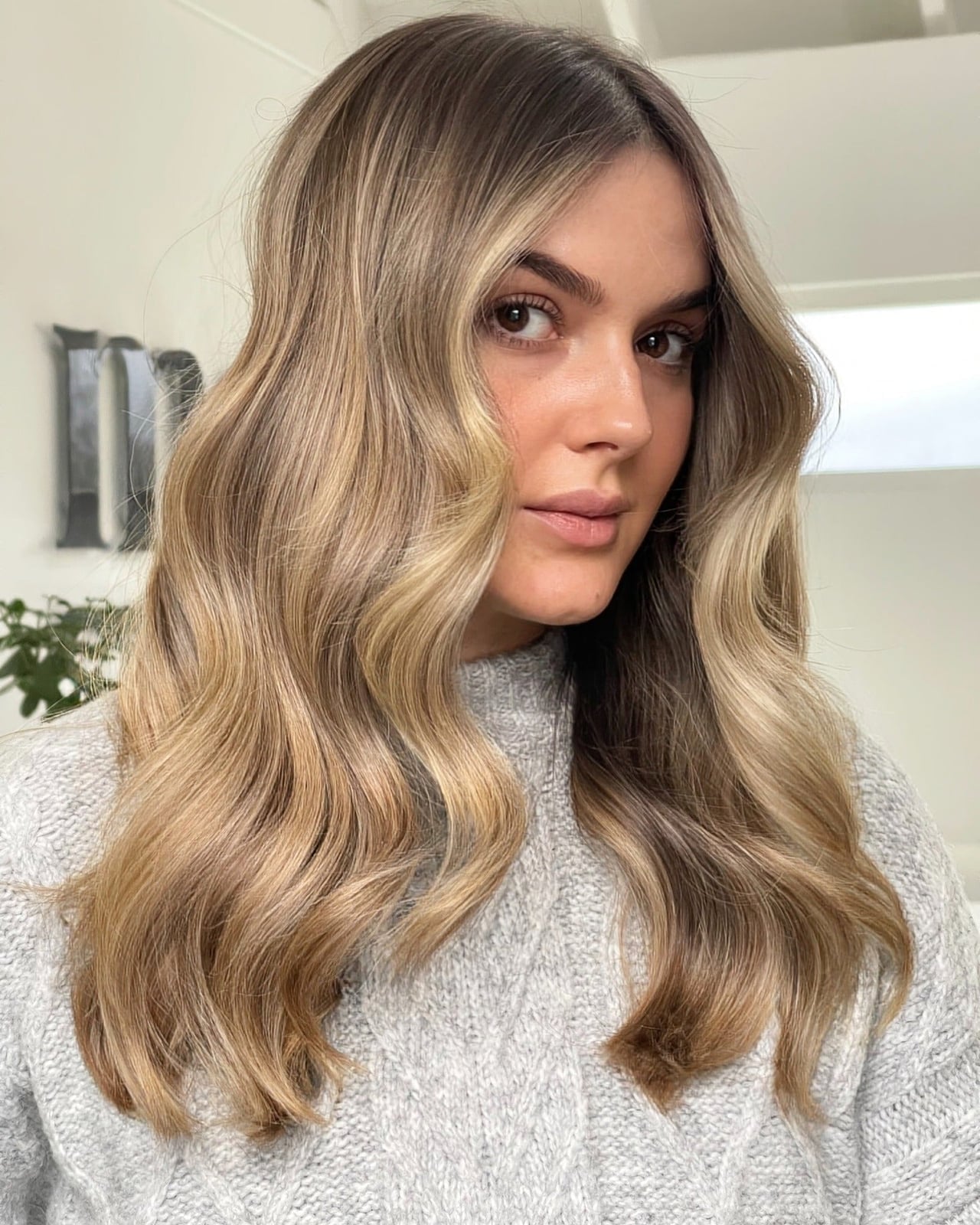 Collarbone Loose Waves With Dark Blonde and Honey Balayage