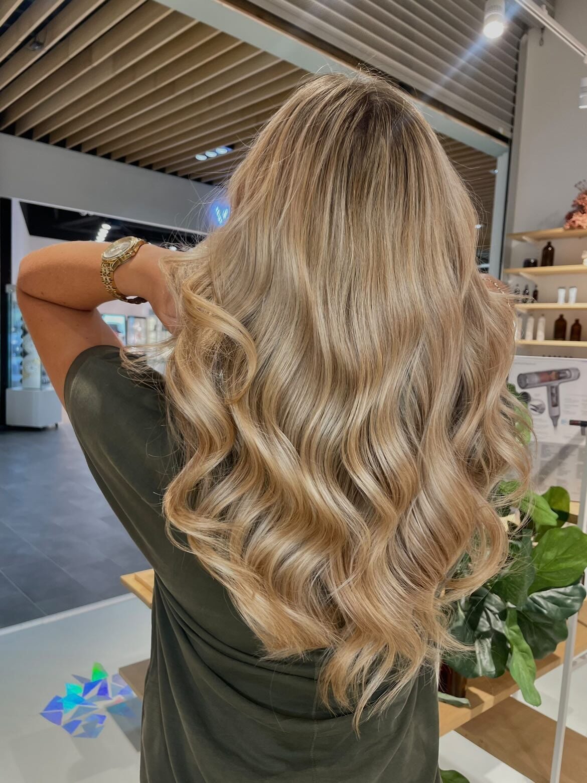 Mid-Back Honey Blonde With Dimensional Highlights