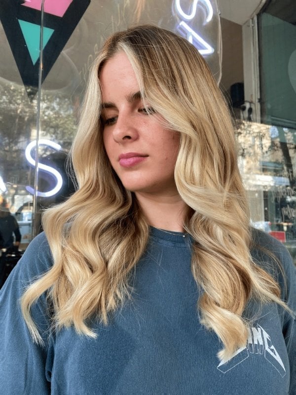 Collarbone Honey Blonde With Voluminous Wavy Blowout
