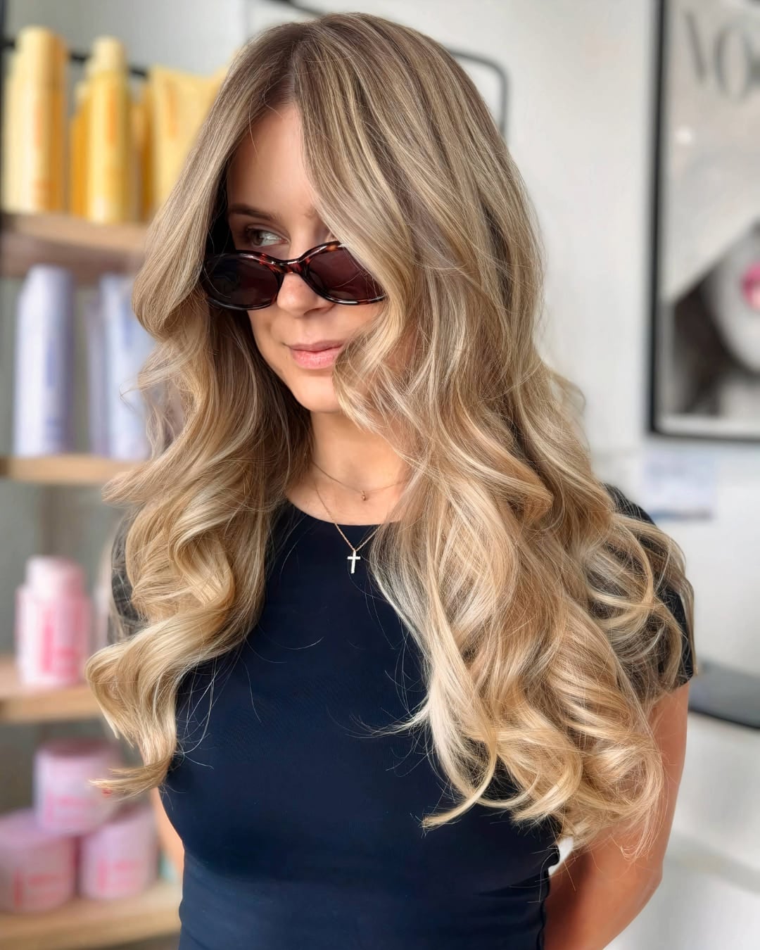 Collarbone Honey Blonde With Face-Framing Pieces