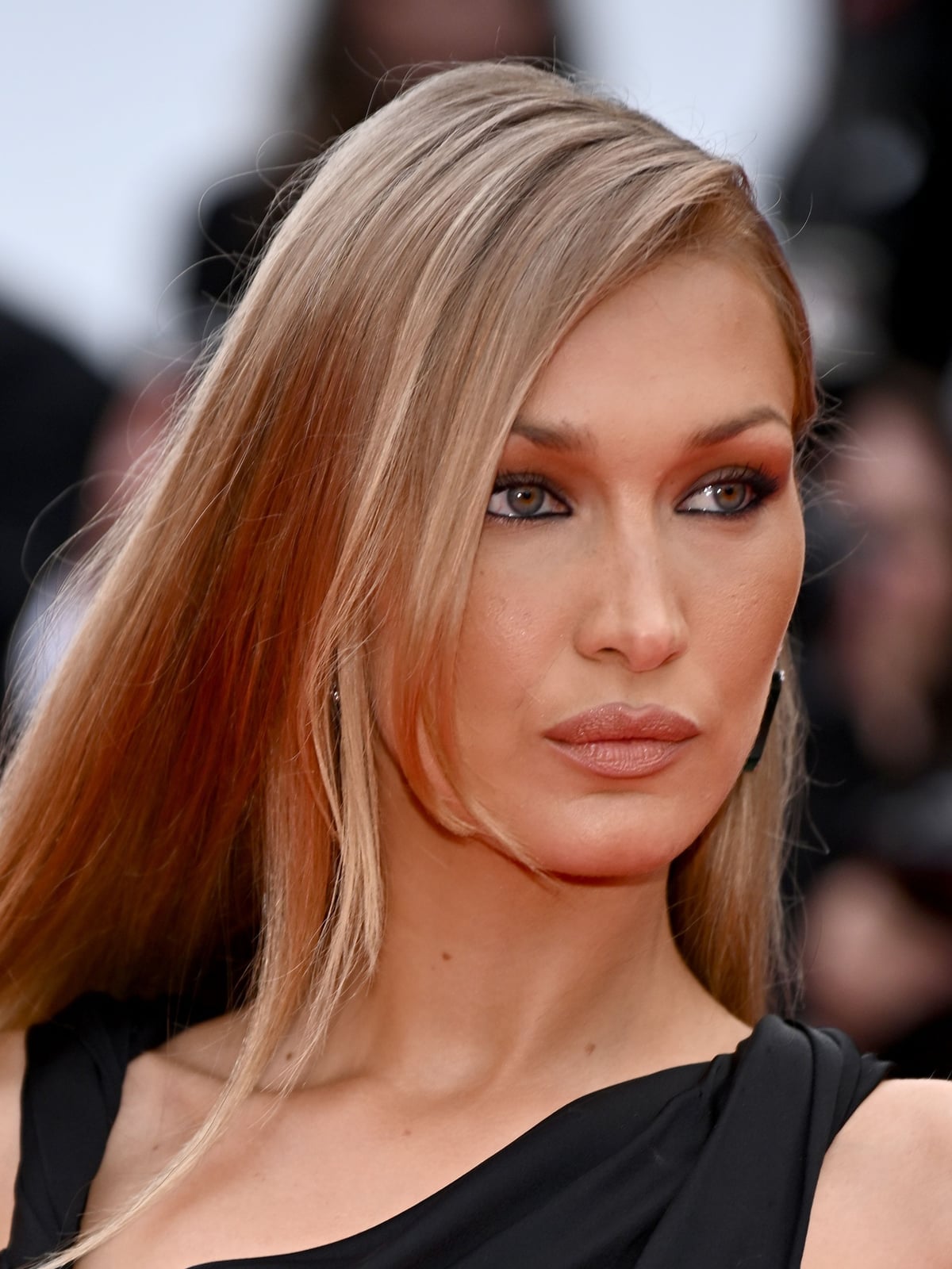 Collarbone Honey Blonde With Delicate Highlights