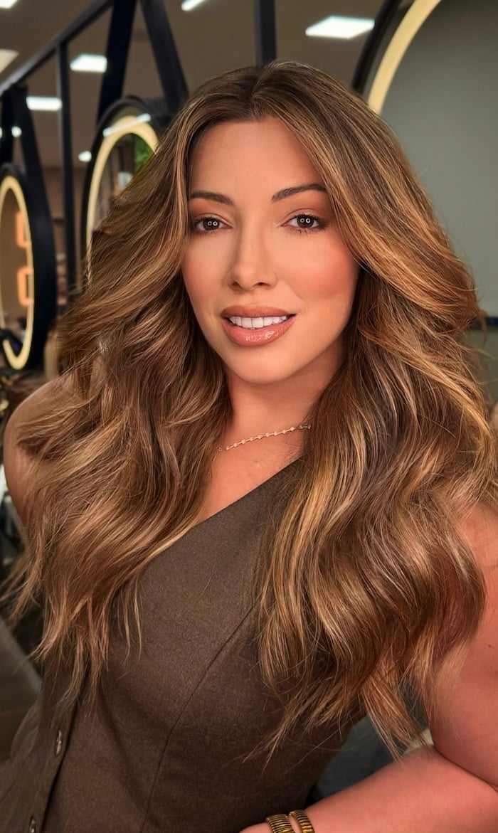 Mid-Back Honey Brown With Blonde Balayage, Styled In Loose Mid-Back Honey Brown With Blonde Balayage, Styled In Loose — Honey Brown Hair