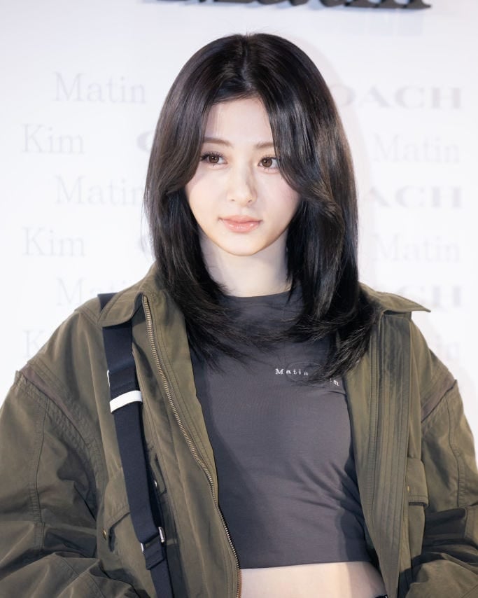 Dark Brown Collarbone Layers With Curtain Bangs — Hush Cut
