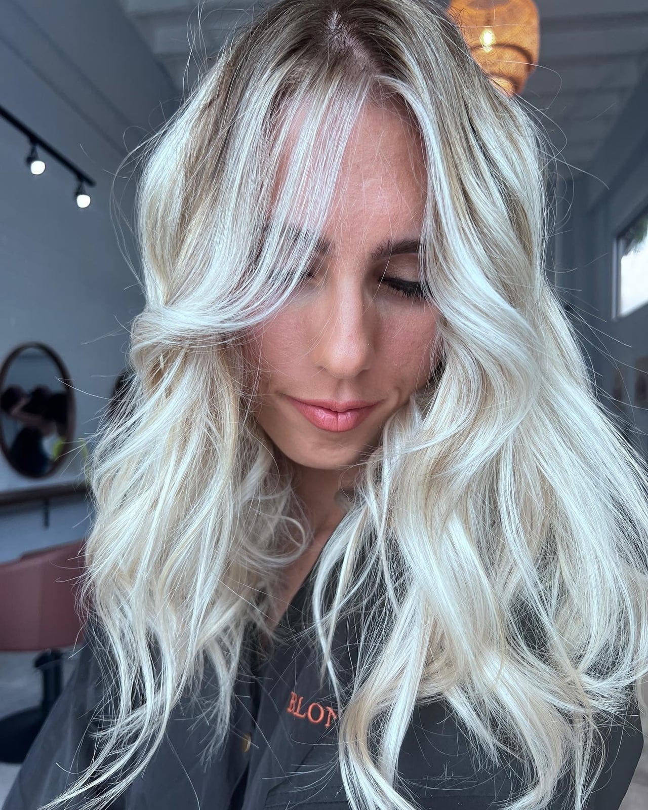 Collarbone Ash Blonde With Dark Roots Collarbone Ash Blonde With Dark Roots — Icy Blonde