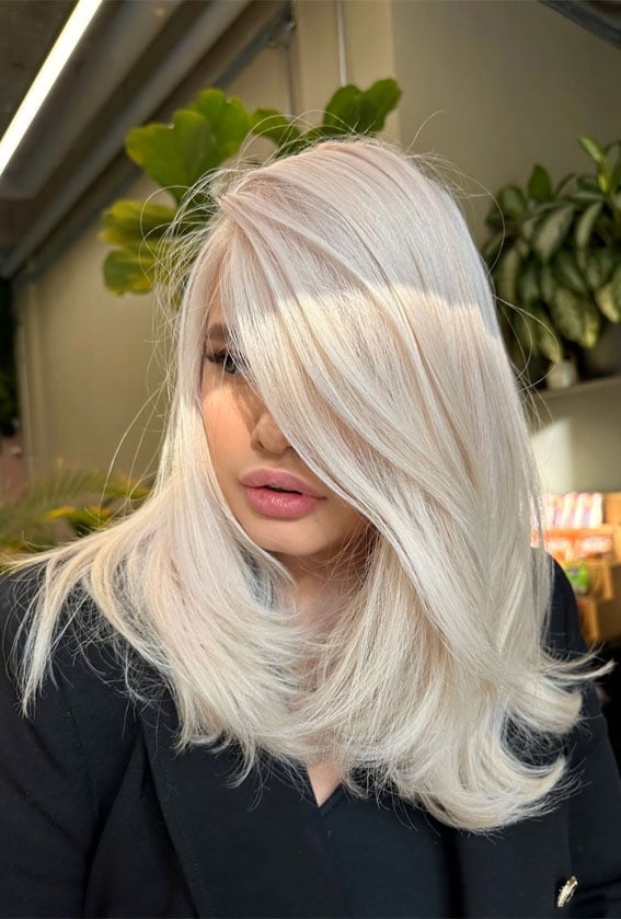 Mid-Back Platinum Champagne Blonde Blowout Mid-Back Platinum Champagne Blonde Blowout — Icy Blonde