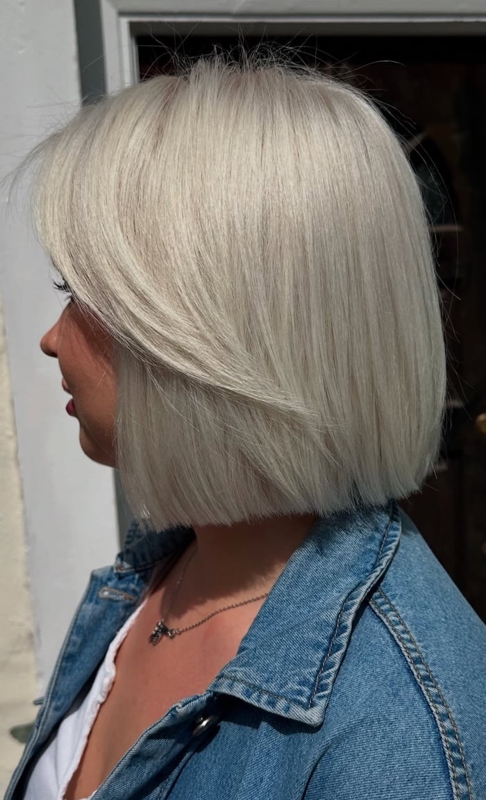 Collarbone Bob Icy Platinum Blonde Side Part, Curtain Bangs Collarbone Bob Icy Platinum Blonde Side Part, Curtain Bangs — Icy Blonde