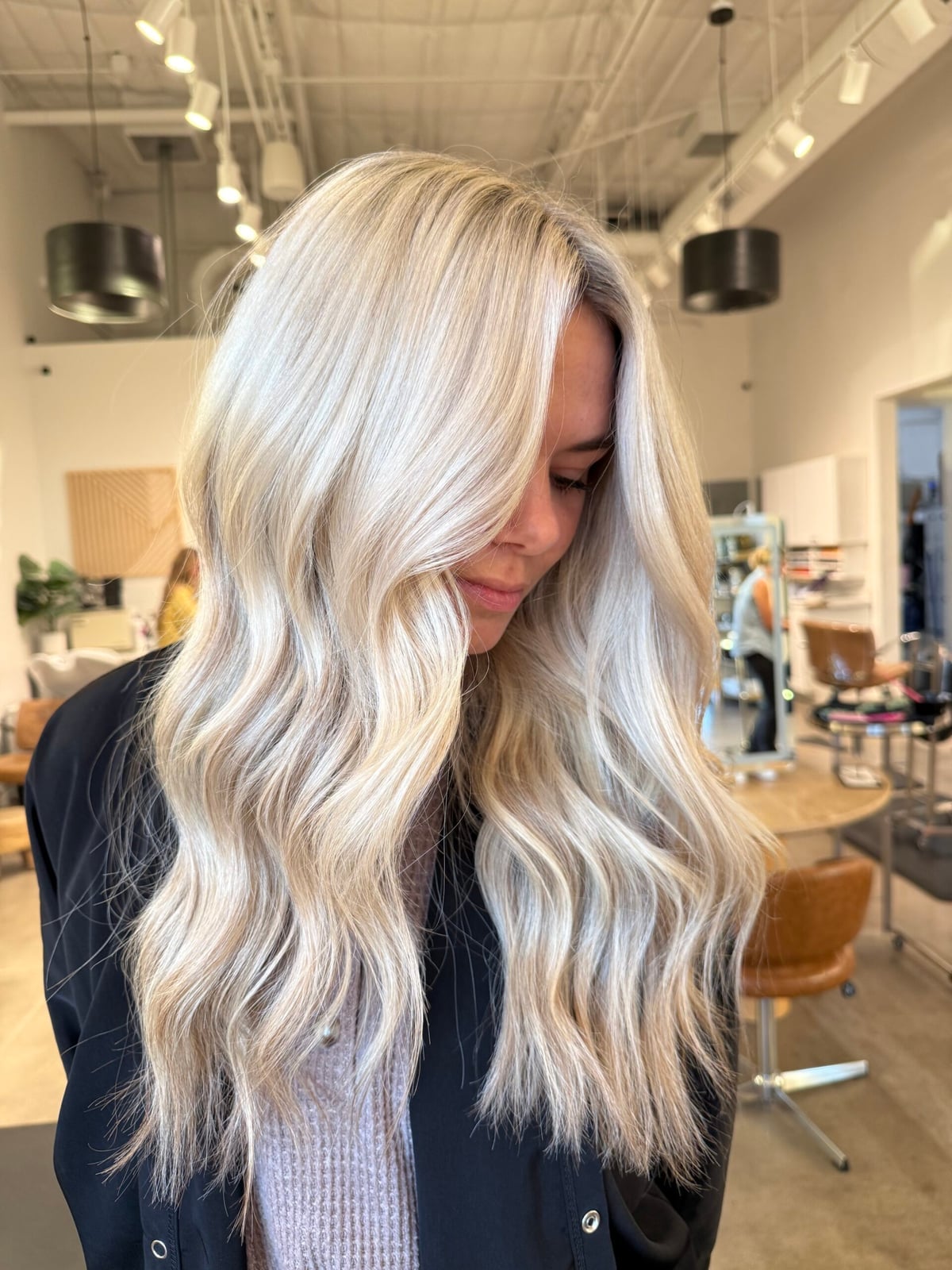 Collarbone Ash Blonde Balayage Curtain Bangs Collarbone Ash Blonde Balayage Curtain Bangs — Icy Blonde