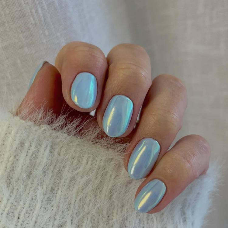 Pale Icy Blue Chrome Iridescent Short Oval Nails Pale Icy Blue Chrome Iridescent Short Oval Nails — Icy Blue Nails