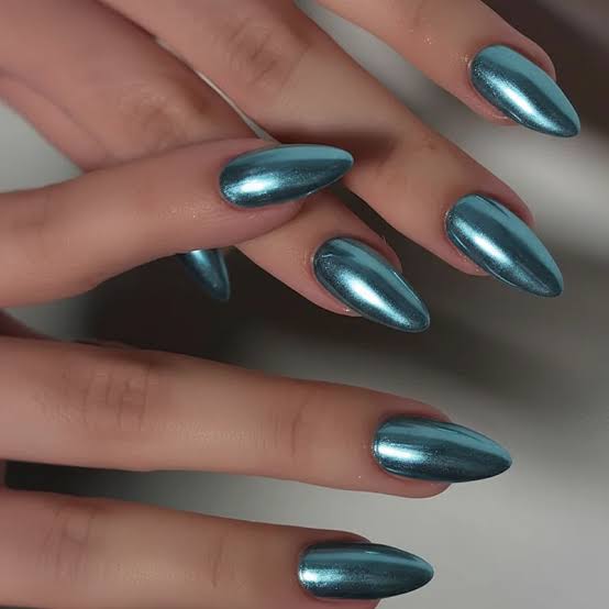 Medium Almond Vibrant Icy Blue Chrome Nails Medium Almond Vibrant Icy Blue Chrome Nails — Icy Blue Nails