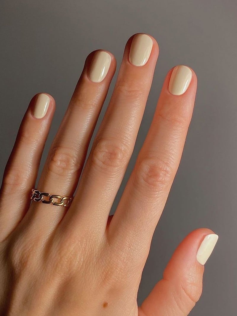 Subtle Pale Beige Short Oval Nails Subtle Pale Beige Short Oval Nails — Interview Nails