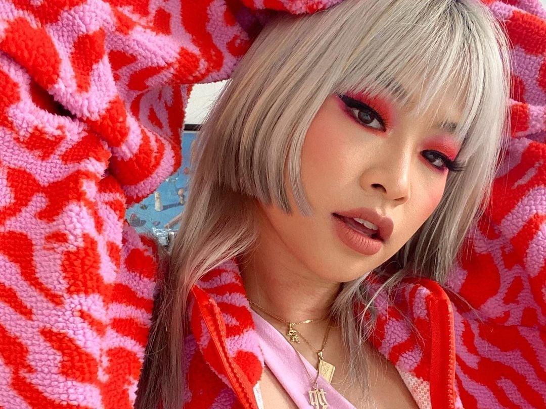 Ash Blonde Bilevel Layers With Curtain Bangs — Jellyfish Haircut