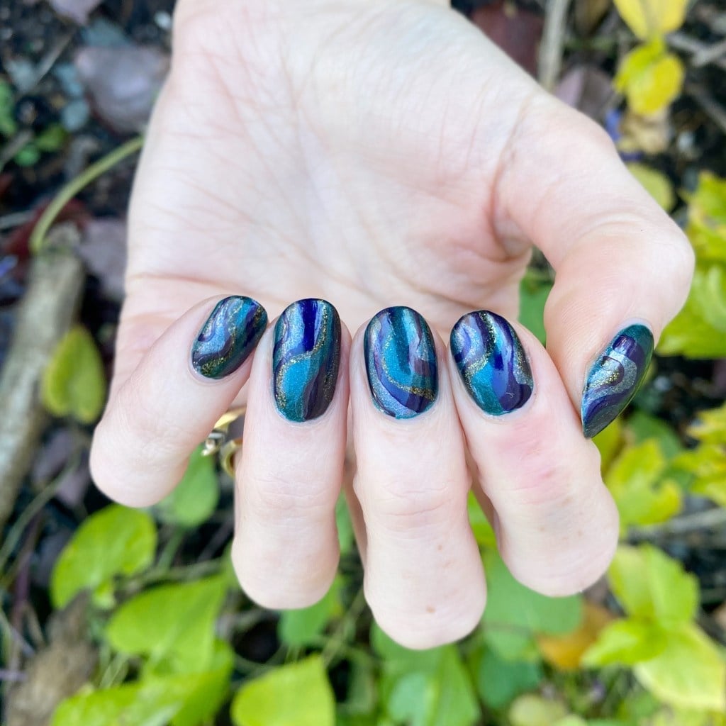 Deep Brown Amber Gold Swirls Shimmer Medium Oval Nails Deep Brown Amber Gold Swirls Shimmer Medium Oval Nails — Jewel Tone Nails