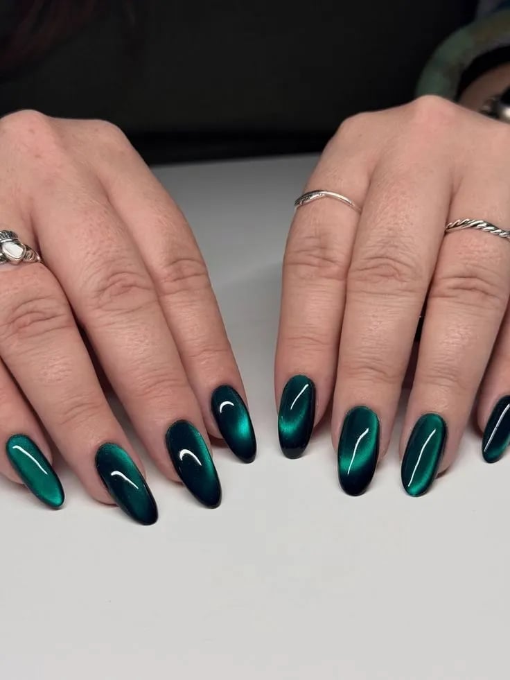 Mesmerizing Deep Teal Green Cat-Eye Oval Nails, Close-Up Take Mesmerizing Deep Teal Green Cat-Eye Oval Nails, Close-Up Take — Jewel Tone Nails