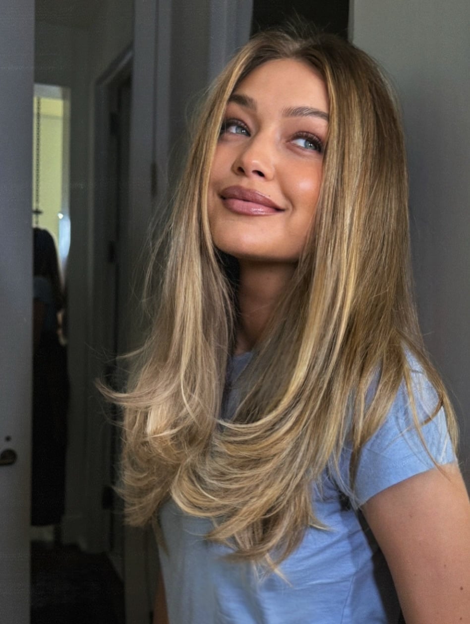 Mid-Back Ash Blonde With Honey Highlights and Curtain, Close-Up Take Mid-Back Ash Blonde With Honey Highlights and Curtain, Close-Up Take — Layered Hair