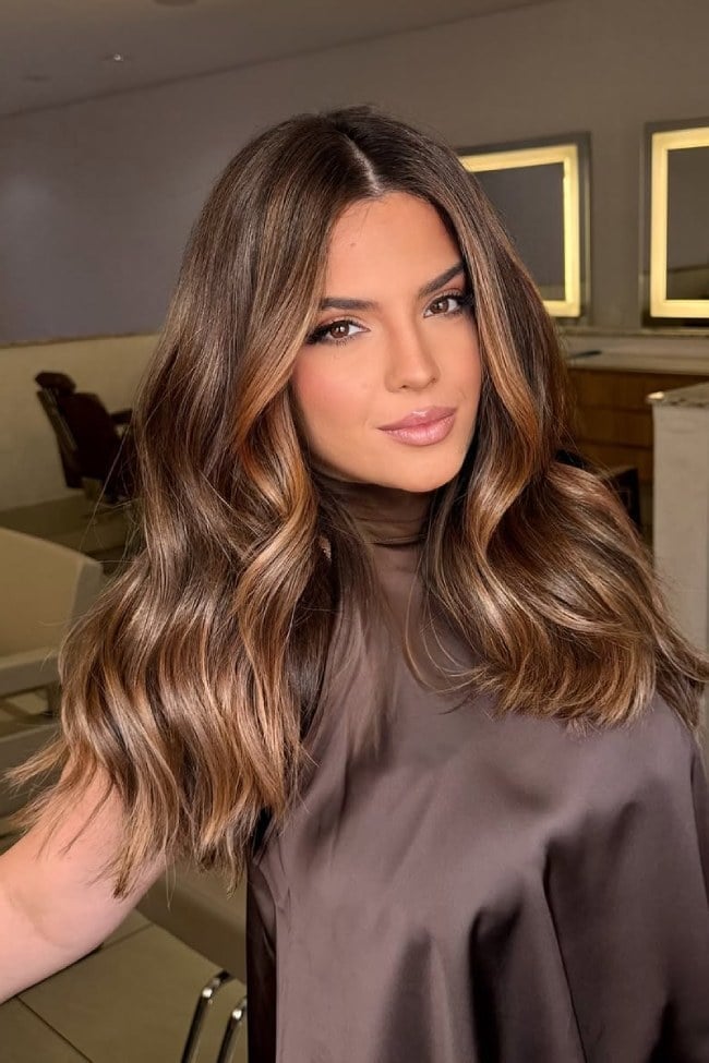 Collarbone Bronze Brown Balayage With Medium Layers Collarbone Bronze Brown Balayage With Medium Layers — Layered Hair