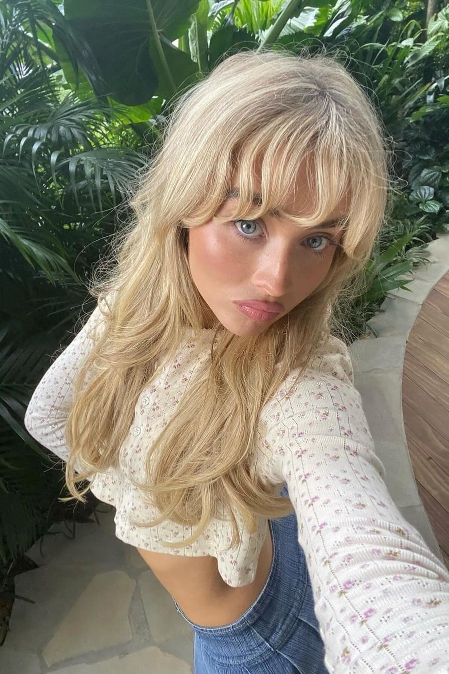 Collarbone Honey Blonde With Face-Framing Layers and Balayage Collarbone Honey Blonde With Face-Framing Layers and Balayage — Layered Hair
