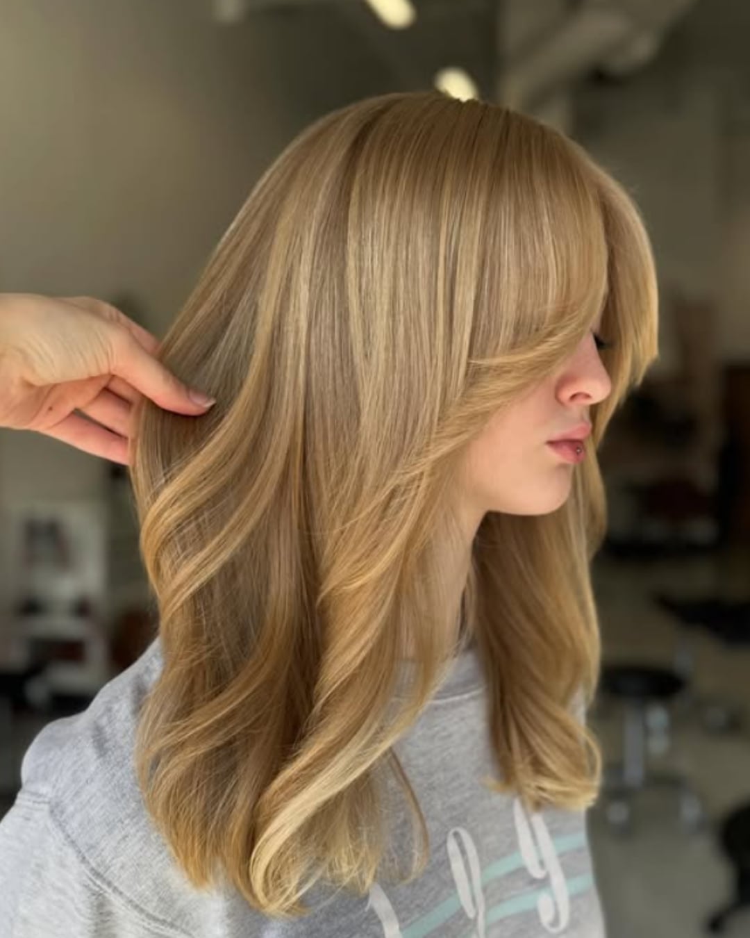 Collarbone Ash Blonde With Curtain Bangs and Root Shadow Collarbone Ash Blonde With Curtain Bangs and Root Shadow — Layered Hair