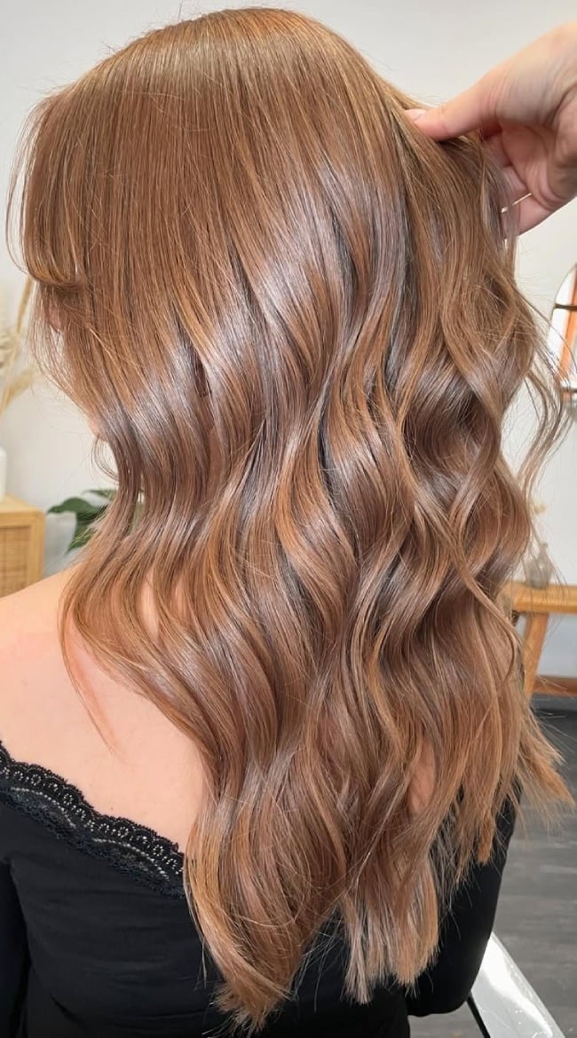 Long Creamy Cinnamon Chestnut Waves Long Creamy Cinnamon Chestnut Waves — Light Brown Hair