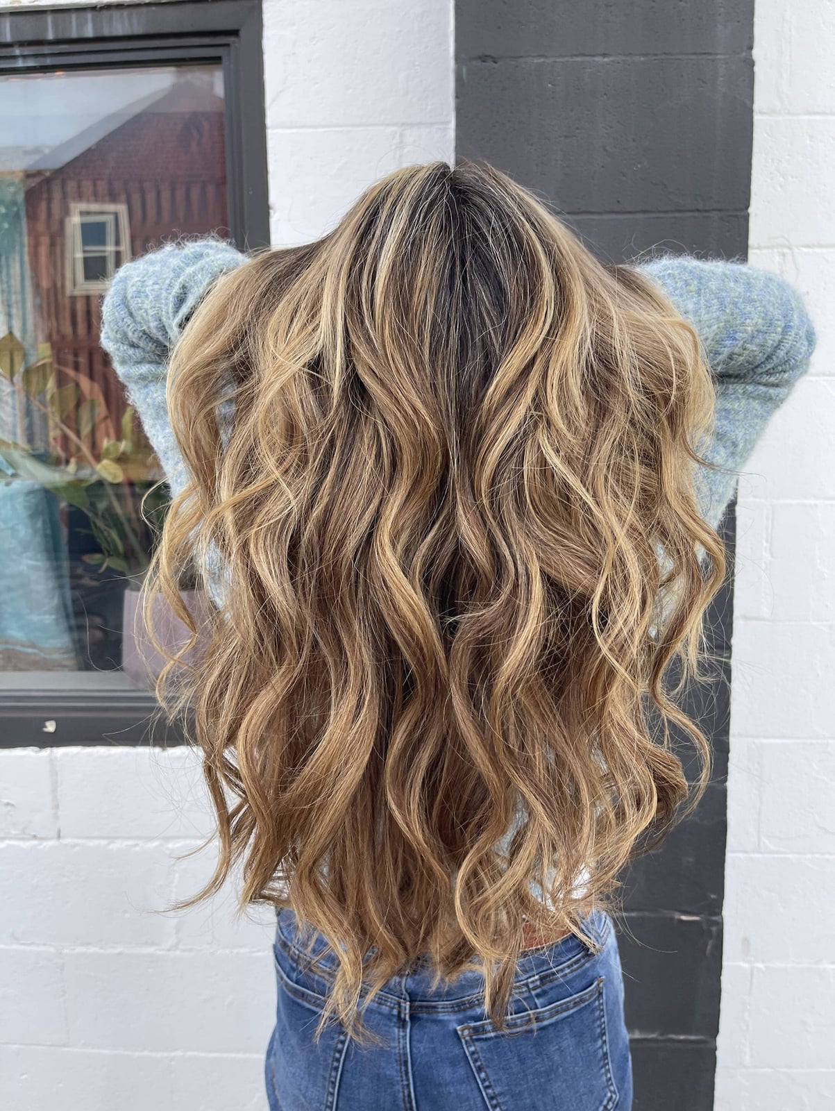 Mid-Back Lived-In Blonde With Balayage Mid-Back Lived-In Blonde With Balayage — Lived In Blonde