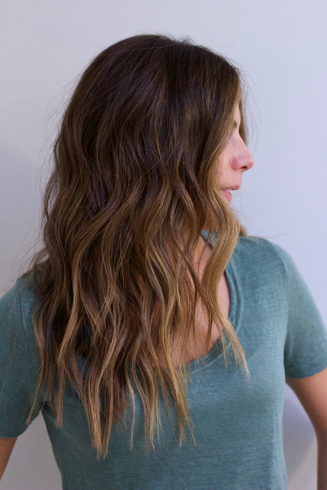 Mid-Back Lived-In Brunette With Subtle Highlights, Wavy Mid-Back Lived-In Brunette With Subtle Highlights, Wavy — Lived In Brunette