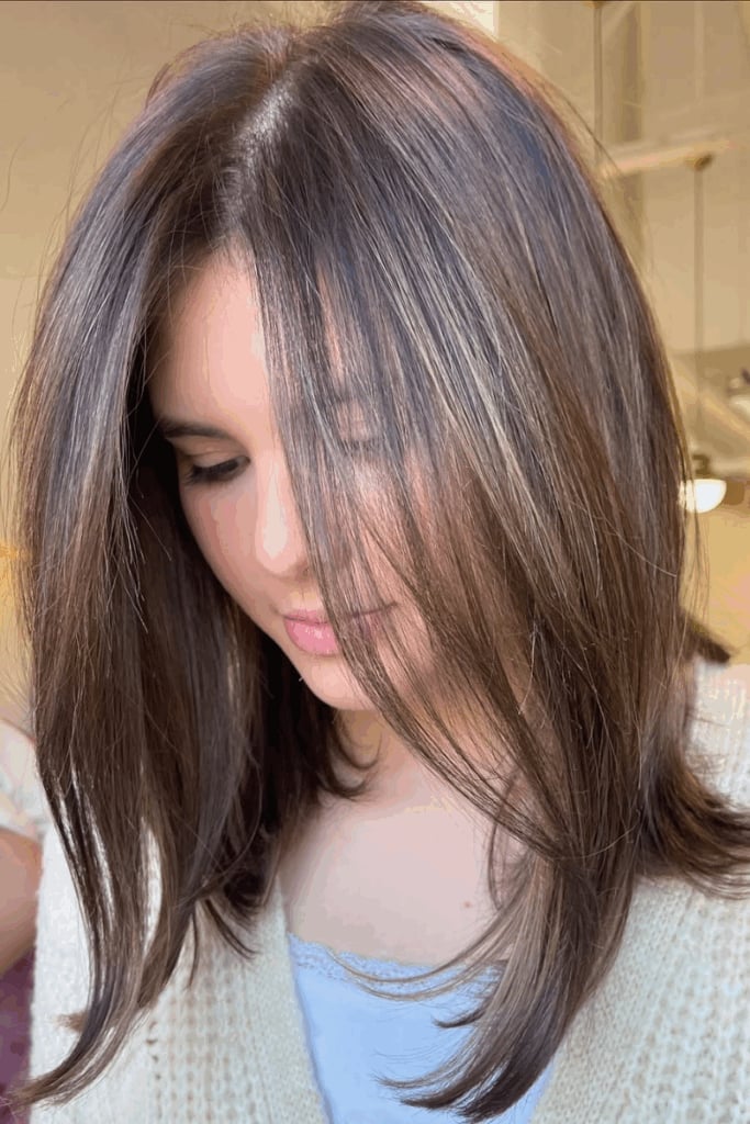 Shoulder Length Brunette With Blonde Highlights And Curtain Bangs Shoulder Length Brunette With Blonde Highlights And Curtain Bangs — Lived In Brunette