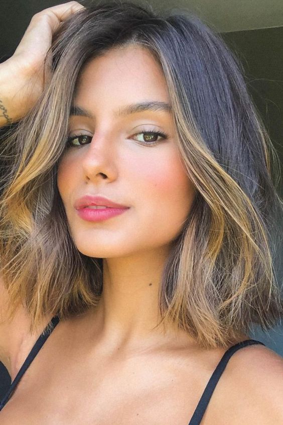 Collarbone Bob With Textured Wavy Style — Long Bob