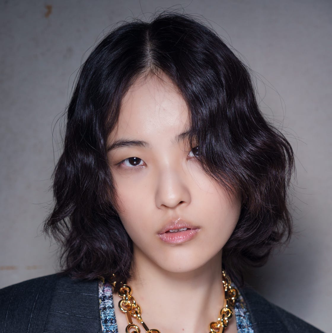 Collarbone Wavy Bob With Loose Waves — Long Bob
