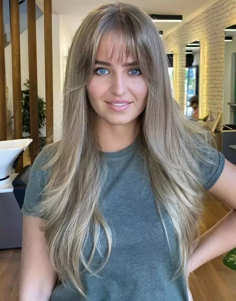 Ash Blonde Collarbone Layers With Wispy Bangs Ash Blonde Collarbone Layers With Wispy Bangs — Long Layers