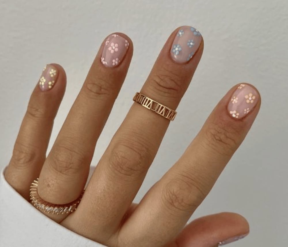 Floral Accent Short Square Nails Floral Accent Short Square Nails — Low Maintenance Nails