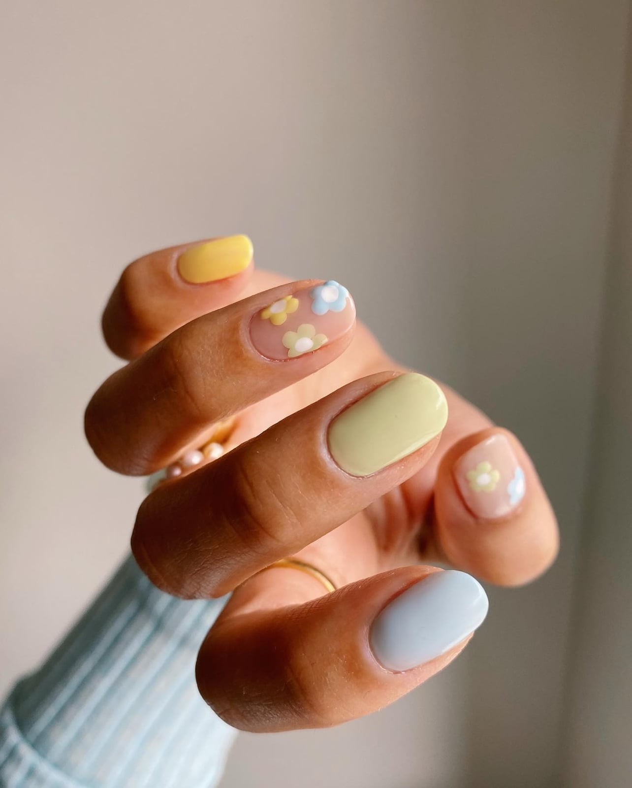 Short Oval Matte Nails with Pastel Floral Accents