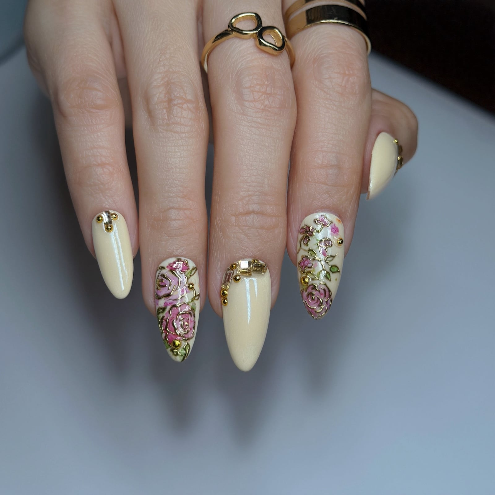 Cream Floral Gold Bead Medium Almond Nails Cream Floral Gold Bead Medium Almond Nails