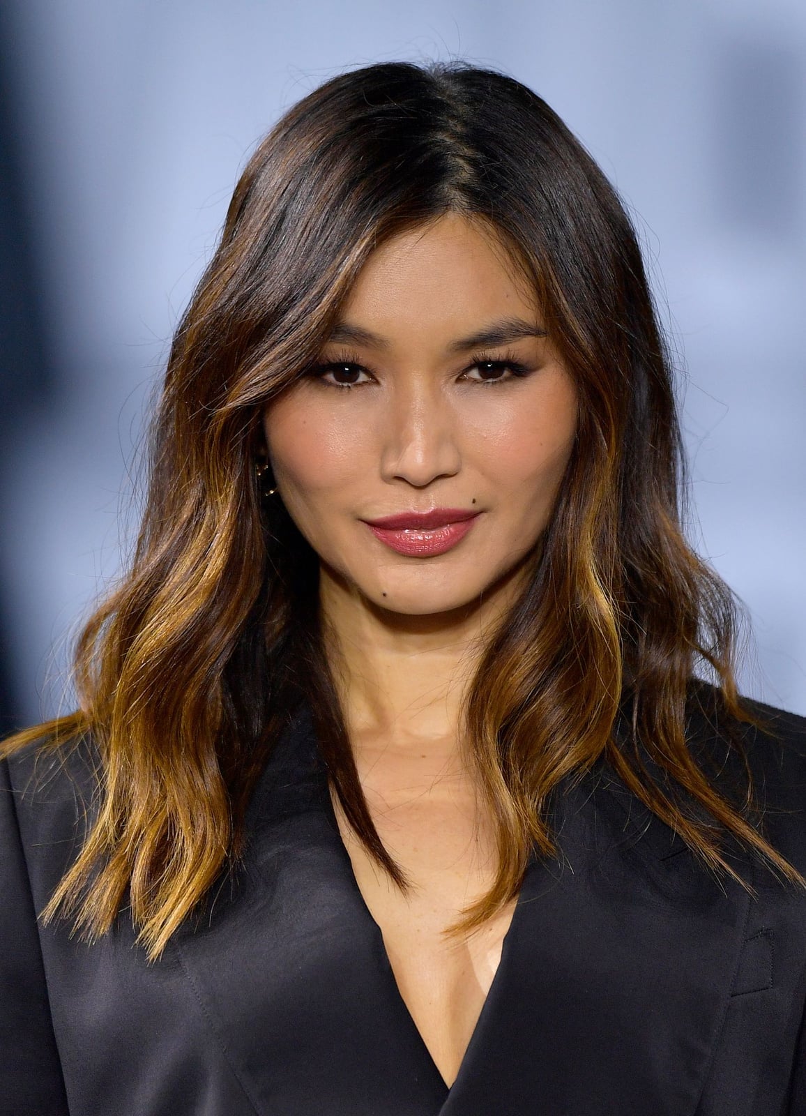 Dark Brown Lob With Blonde Highlights — Medium Haircuts