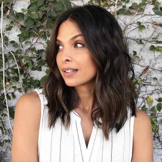 Collarbone Lob With Natural Waves — Medium Haircuts