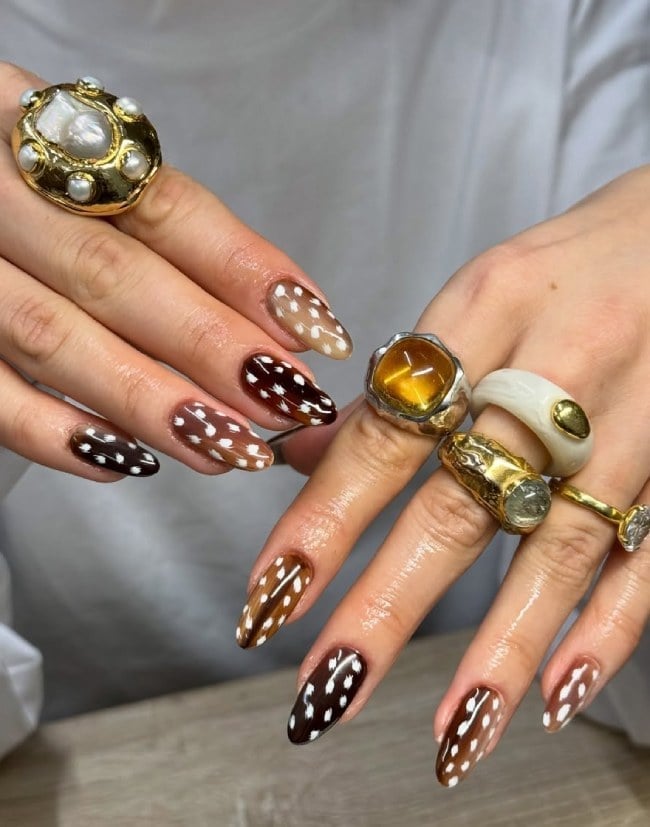 Fawn Print Glossy Medium Stiletto Nails Fawn Print Glossy Medium Stiletto Nails — Medium Nails