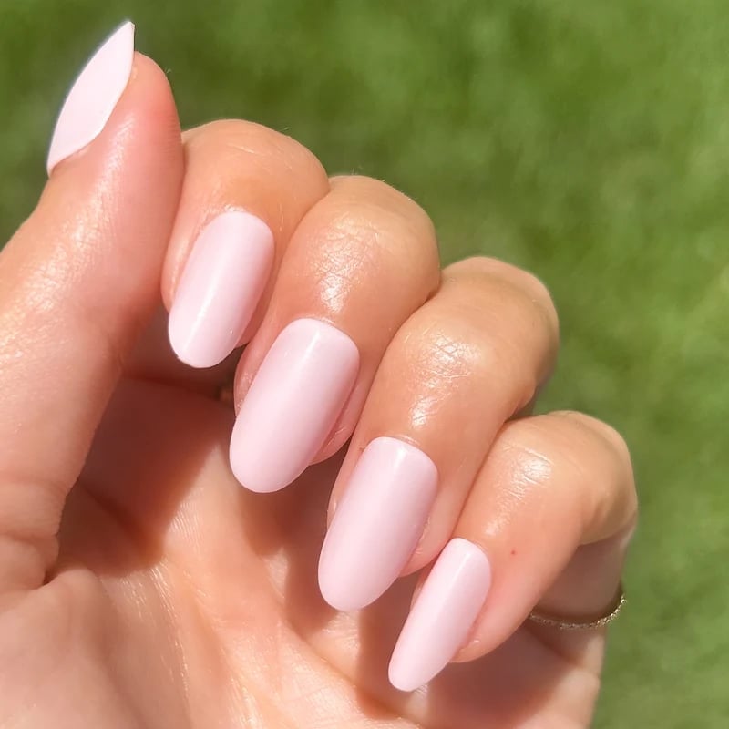 Soft Light Pink Glossy Medium Oval Nails, средний овал Soft Light Pink Glossy Medium Oval Nails, средний овал — Medium Nails