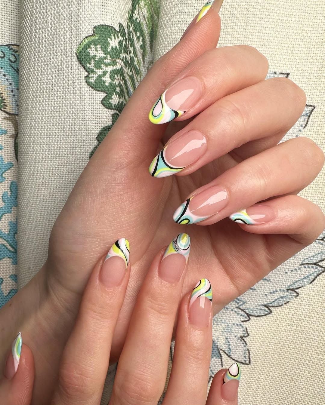 Medium Stiletto Abstract French Tip Nails Medium Stiletto Abstract French Tip Nails — Medium Nails