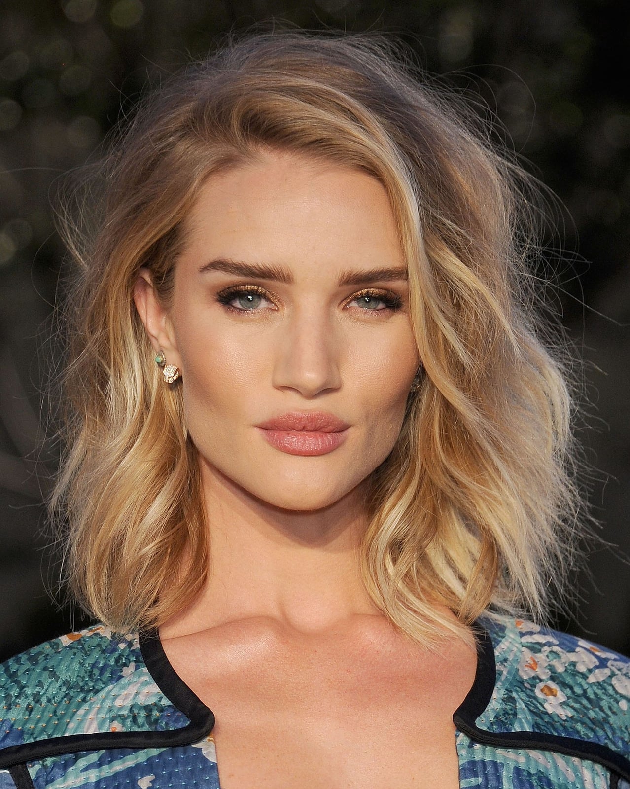 Collarbone Lob With Lived-In Waves, Ash Blonde With Subtle Highlights Collarbone Lob With Lived-In Waves, Ash Blonde With Subtle Highlights — Mid Length Haircuts
