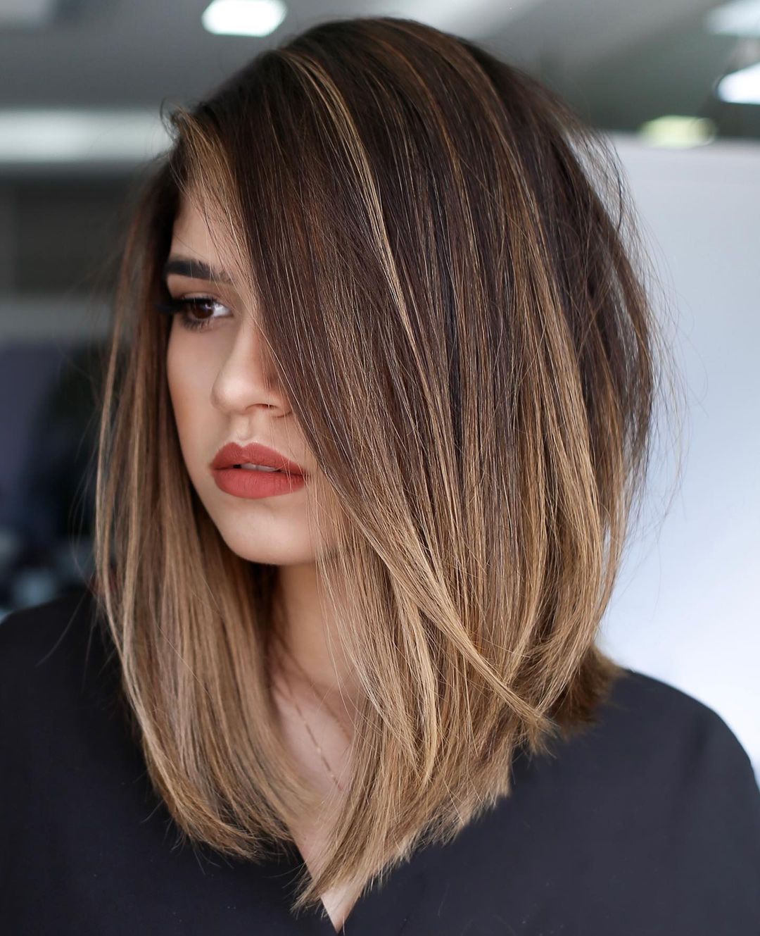 Collarbone Angled Bob With Balayage Collarbone Angled Bob With Balayage — Mid Length Haircuts