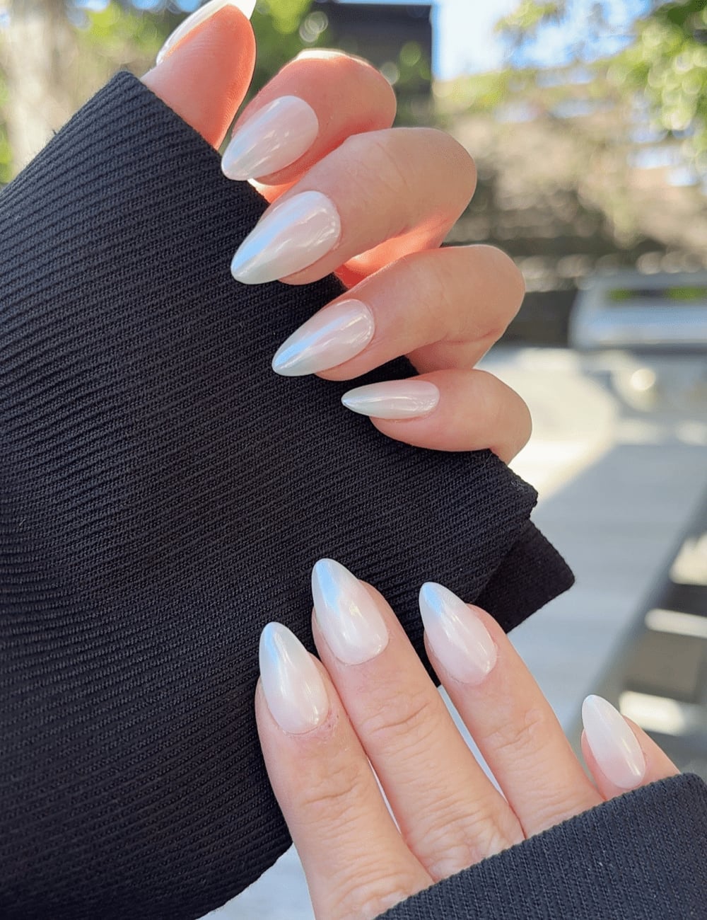 Milky White Iridescent Blue Chrome Almond Milky White Iridescent Blue Chrome Almond — Milky White Nails