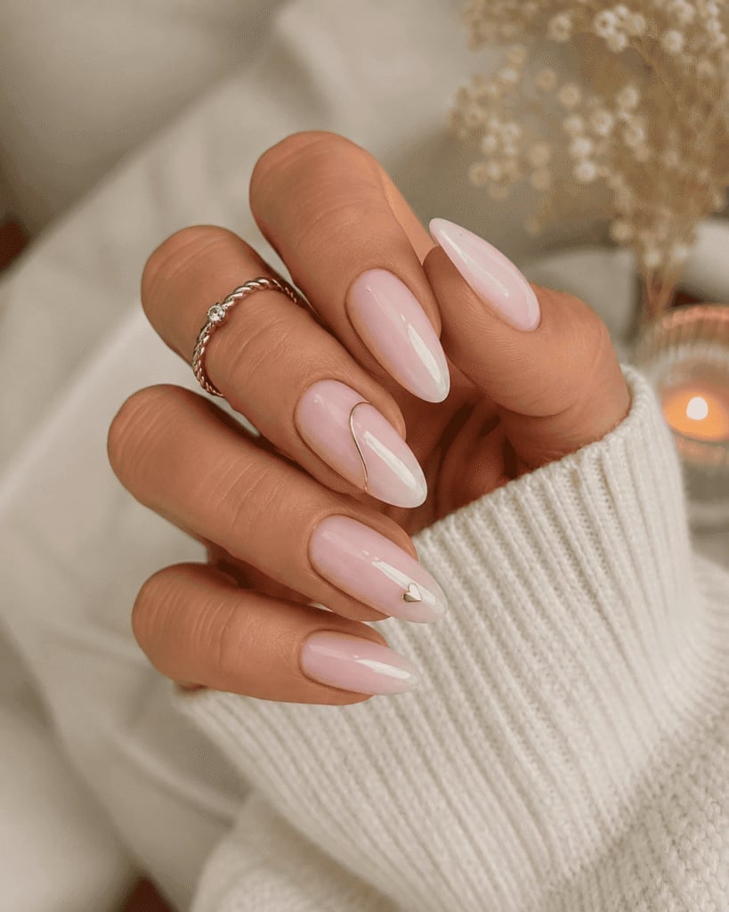 Short Almond Nails With Gold Line Art and Heart — Minimalist Nails