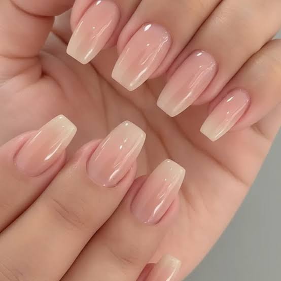 Medium Coffin Nails With Nude to Pink Ombre — Minimalist Nails