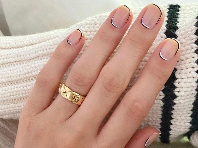 Short Square Nails With Graphic Outline Tips — Minimalist Nails