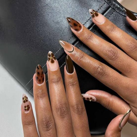 Nude Base Deep Brown Tortoiseshell Medium Almond Nails, Glossy — Mocha Nails