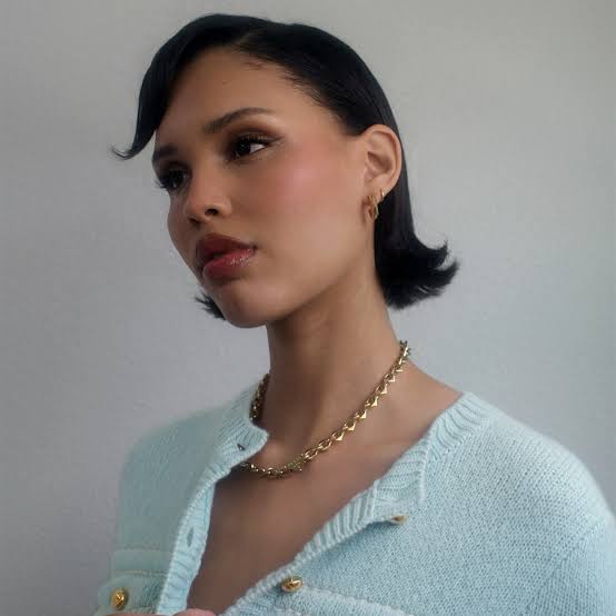 Collarbone Bob With Textured Layers Collarbone Bob With Textured Layers — Mom Bob