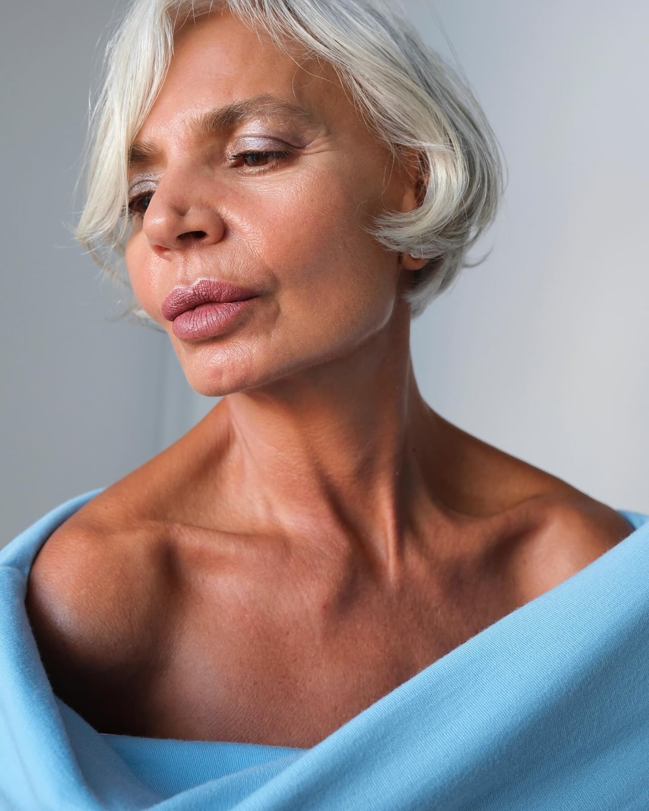 Chin Length Air-Dried Ash Blonde Bob Chin Length Air-Dried Ash Blonde Bob — Mom Bob