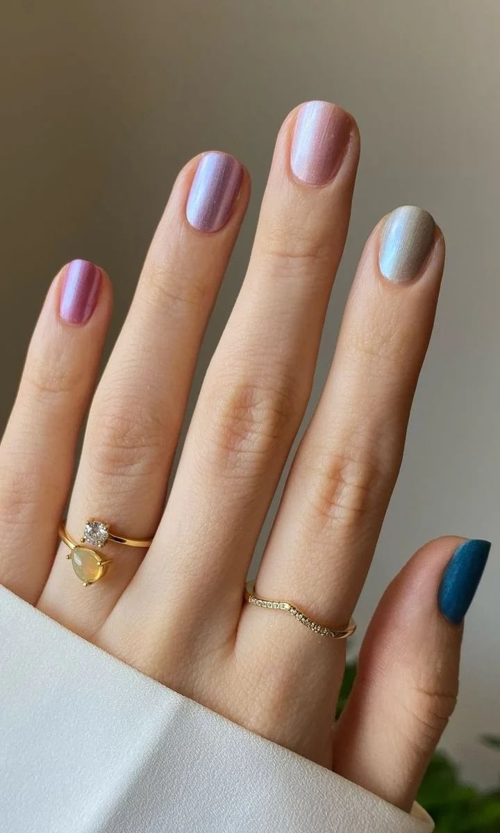 Short Iridescent Shift Nails Short Iridescent Shift Nails — Mom Nails
