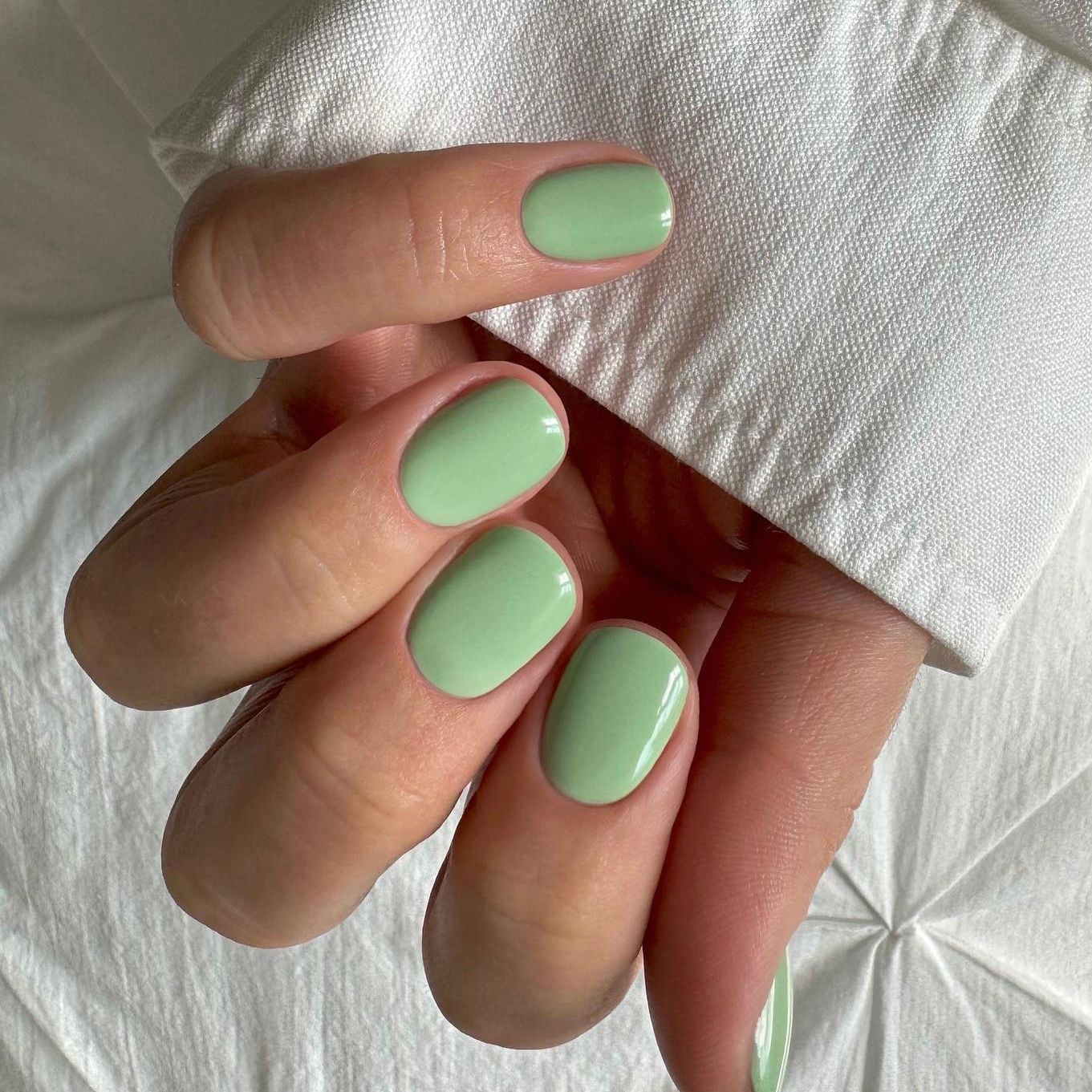 Light Mint Green Glossy Short Oval — Nail Colors